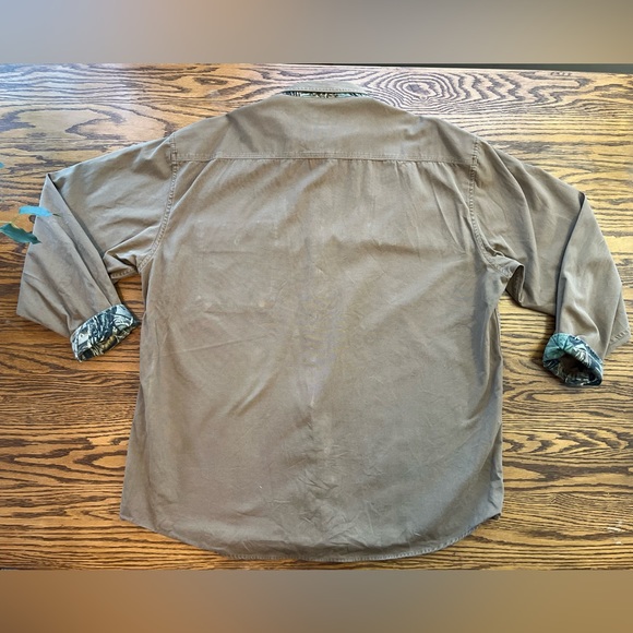 Cabela’s button up with real tree detailing. Size 2XL. - Picture 4 of 5